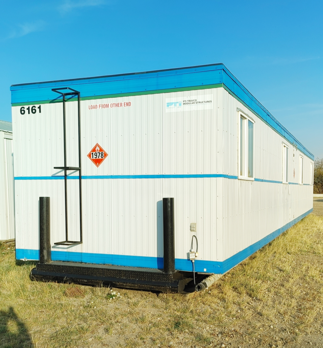 2006 4 Person Wet Sleeper/Office – in Excellent Condition !