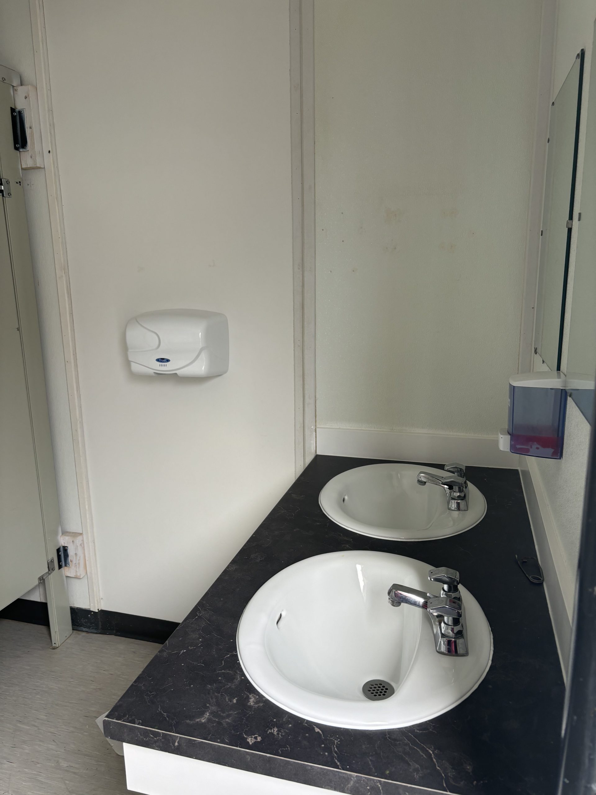 2006 Renovated Skidded Lavatory – Ready to Work!
